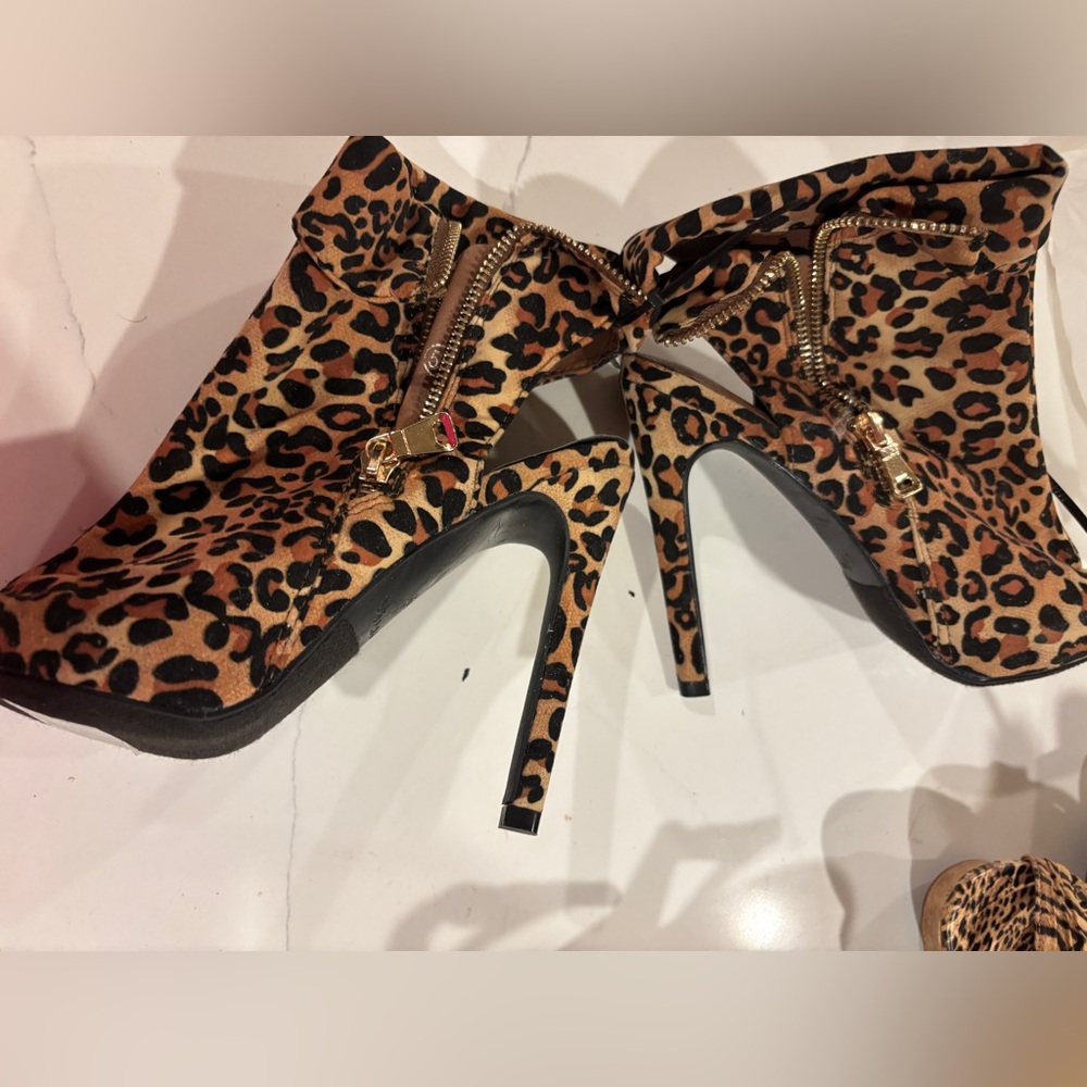 Forever 21 Leopard Print Heeled zipper Boots-New without tag
